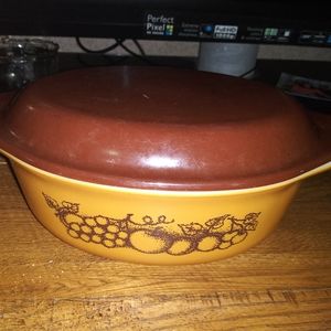 Pyrex Old Orchard gold and brown casserole dish